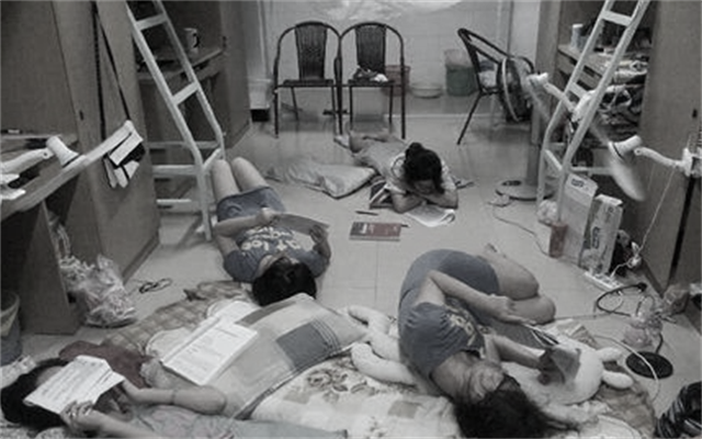 女学生失恋欲自尽,因害怕孤独拉上舍友|天津地区|七仙女案|女生宿舍