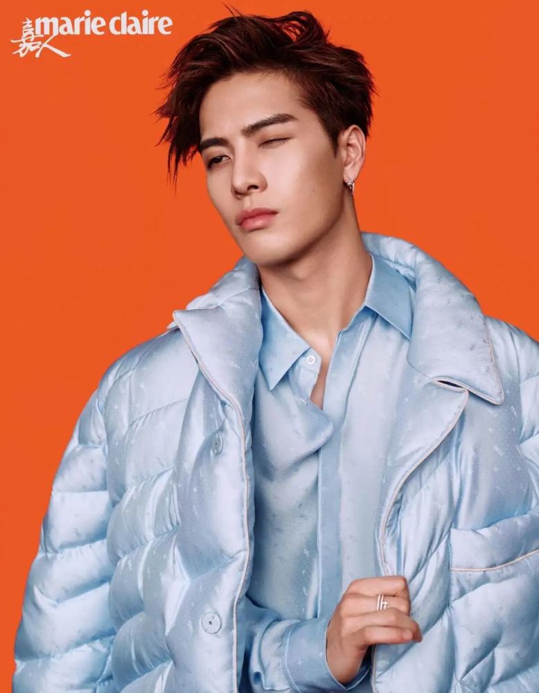 春天还没有结束的时候,歌手王嘉尔上线了五首新歌,不乏复古电音disco