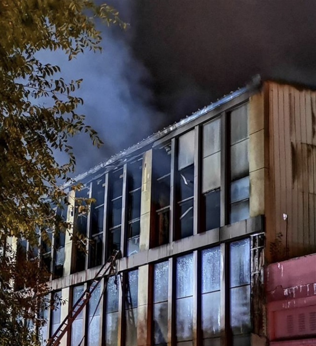 吉林长春净月高新技术开发区内 一建筑发生火灾