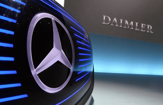 奔驰急了！戴姆勒将投3000亿追赶特斯拉：5年内所有车型电动化