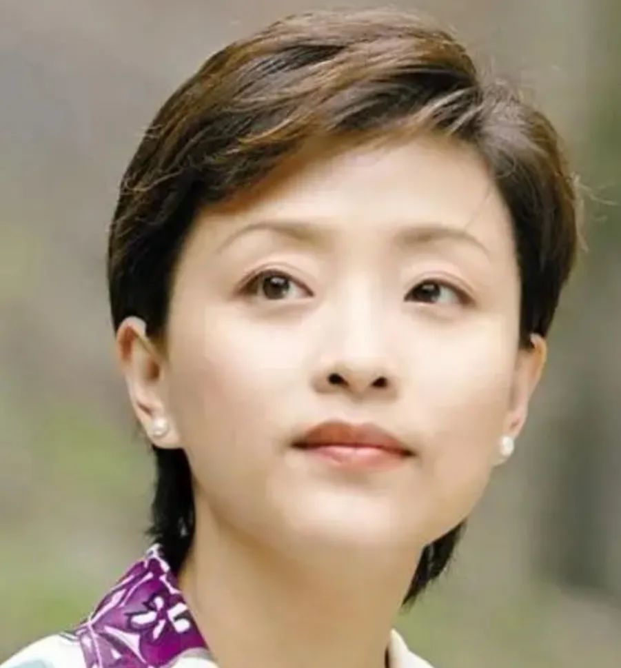 那些年央视春晚舞台的女主持人个个都是女神级别的