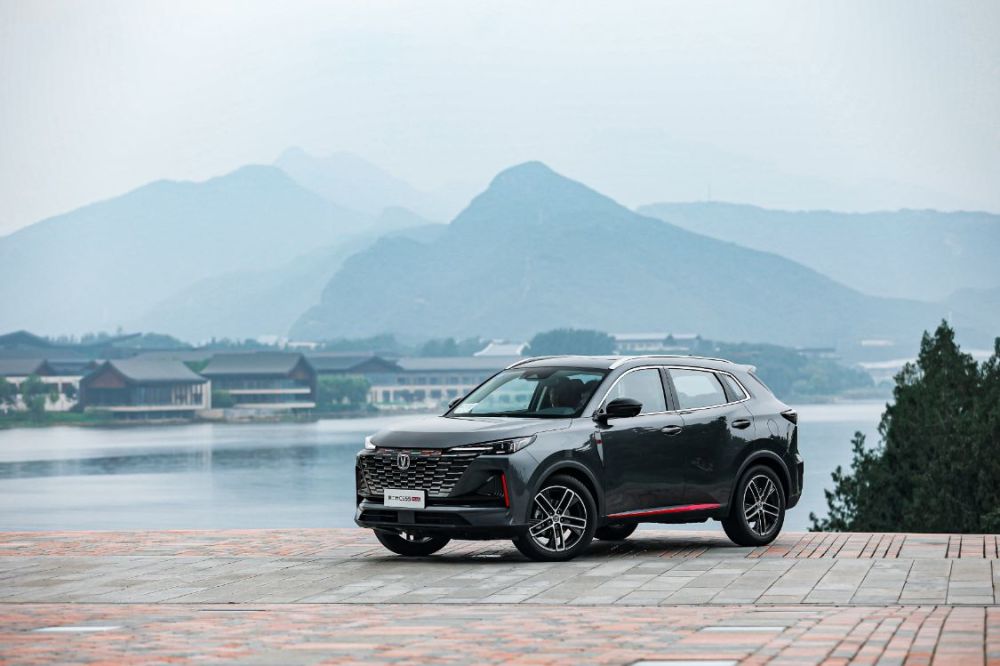 深度试驾第二代长安CS55PLUS，主打智能，蓝鲸动力还很省油