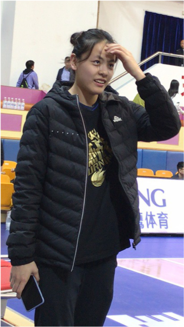 中国女篮杨舒予真不靠颜值吃饭!留短发帅成"男主脸",长发俏皮可爱