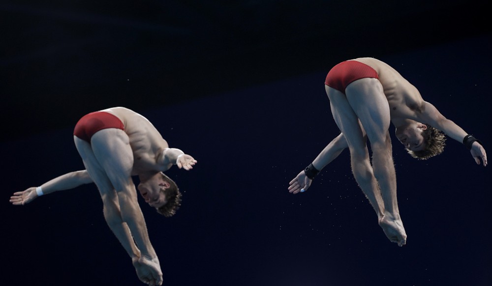 中国跳水队无缘男子双人10米台金牌:4连冠终结遗憾摘银_腾讯新闻