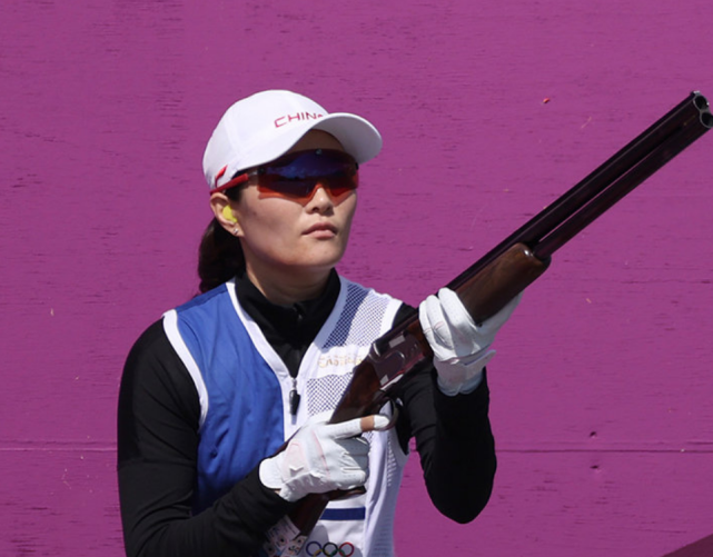 魏萌获得宝贵铜牌一文读懂双向飞碟惊险刺激如古人飞刀打中有彩头