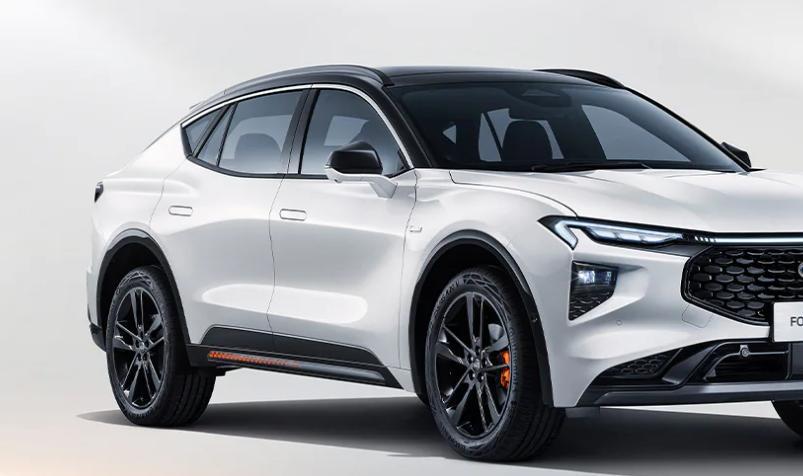 福特终于“睡醒了”！轴距超2米9，配1米1大屏，全系搭2.0T＋8AT