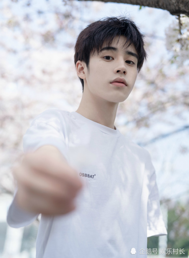 继马嘉祺后时代峰峻姚景元道歉,回应高考失利落榜,表态:我选择再来