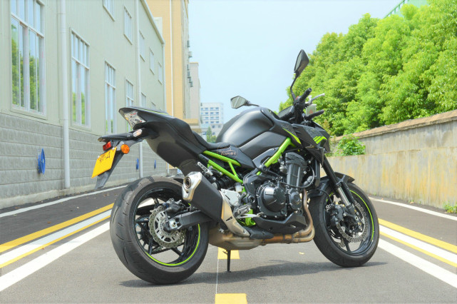 不只是性价比高准公升级四缸街车川崎z900简单试驾