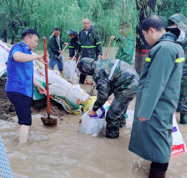 防汛救灾冲锋在前河南扶沟党员干部战一线