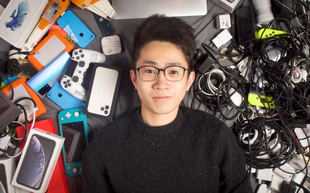 毕业视频登上热搜引热议,22岁的何同学,凭什么这么"横"?