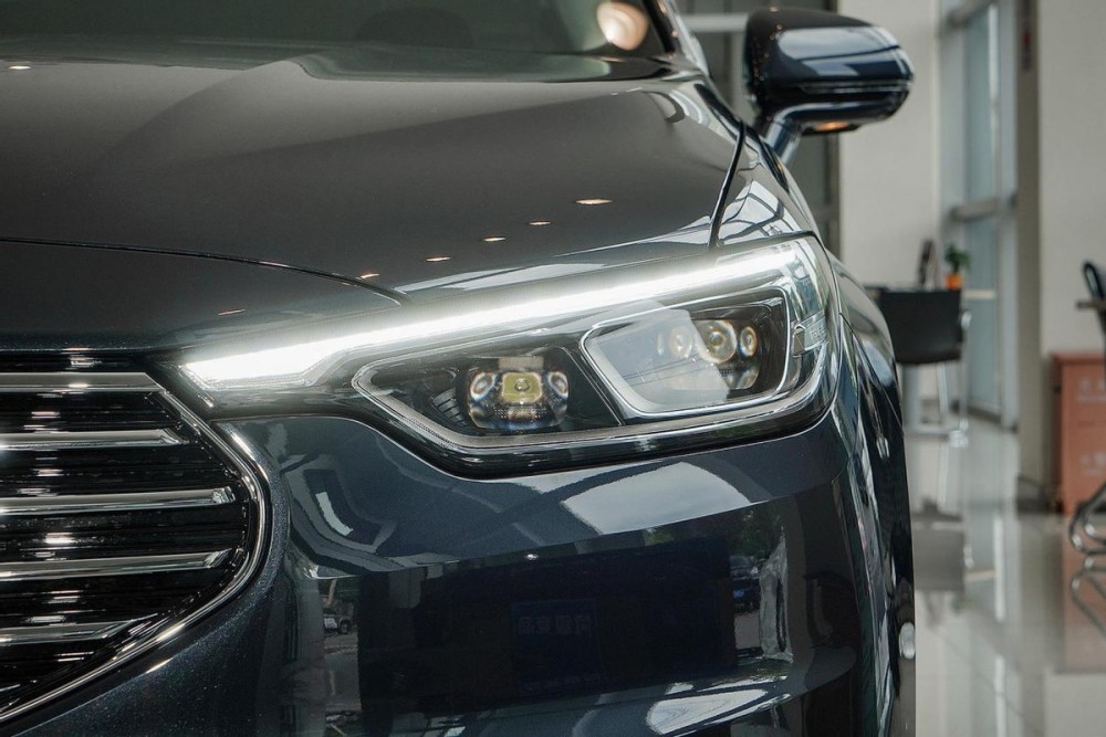 被忽视的福特金牛座，配2.0T＋8AT，实力不输A6L，为啥卖不动？