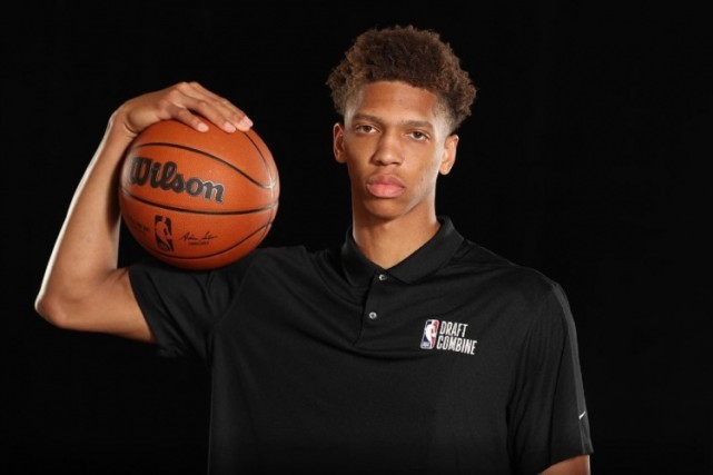 姓名:凯斯勒-爱德华兹(kessler edwards)生日:1999年8月9号位置:小