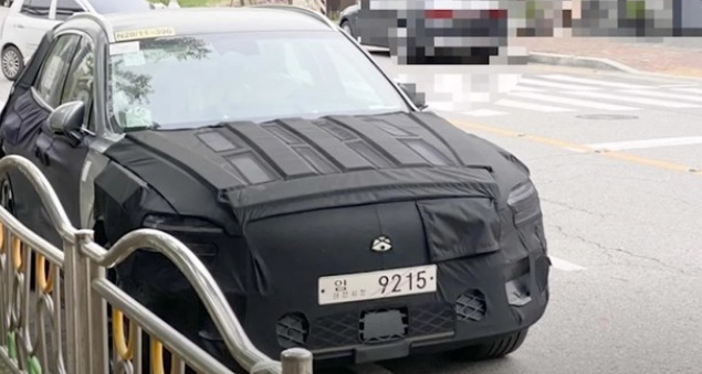 捷尼赛思GV70纯电版最新谍照