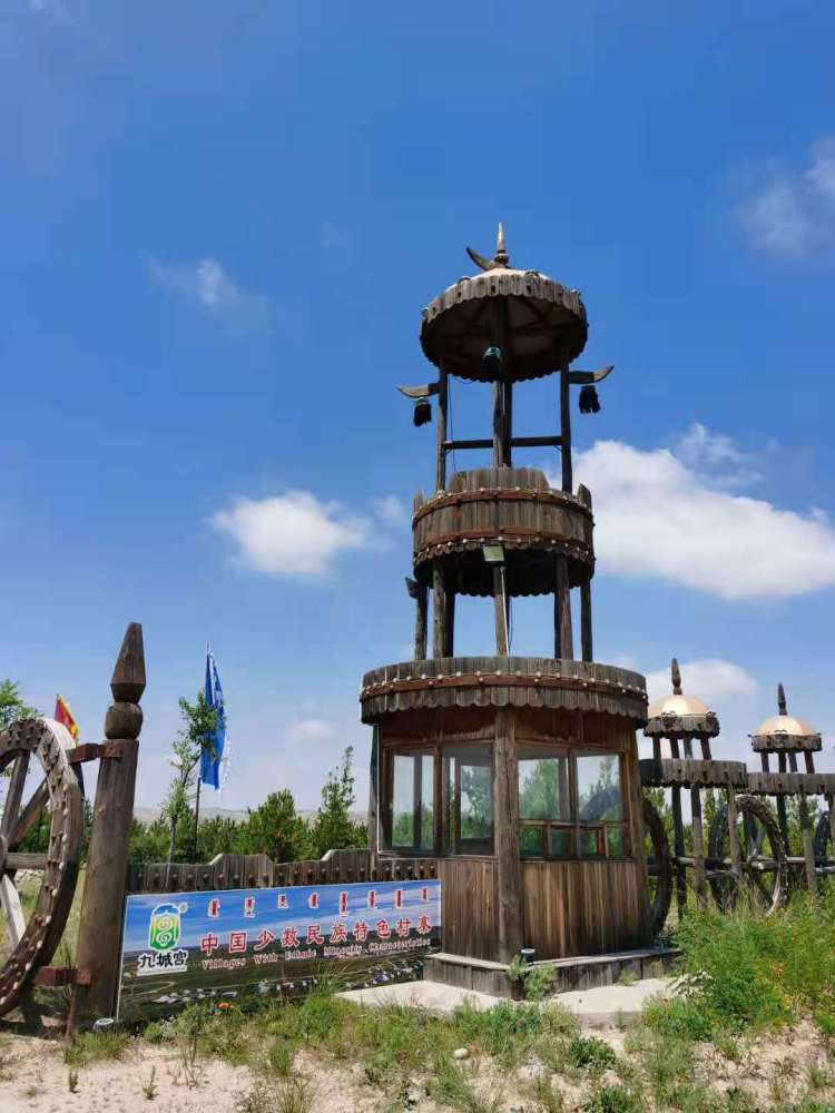 黄河文化和游牧文化,而位于东胜区罕台镇的九城宫草原漫瀚文化旅游区