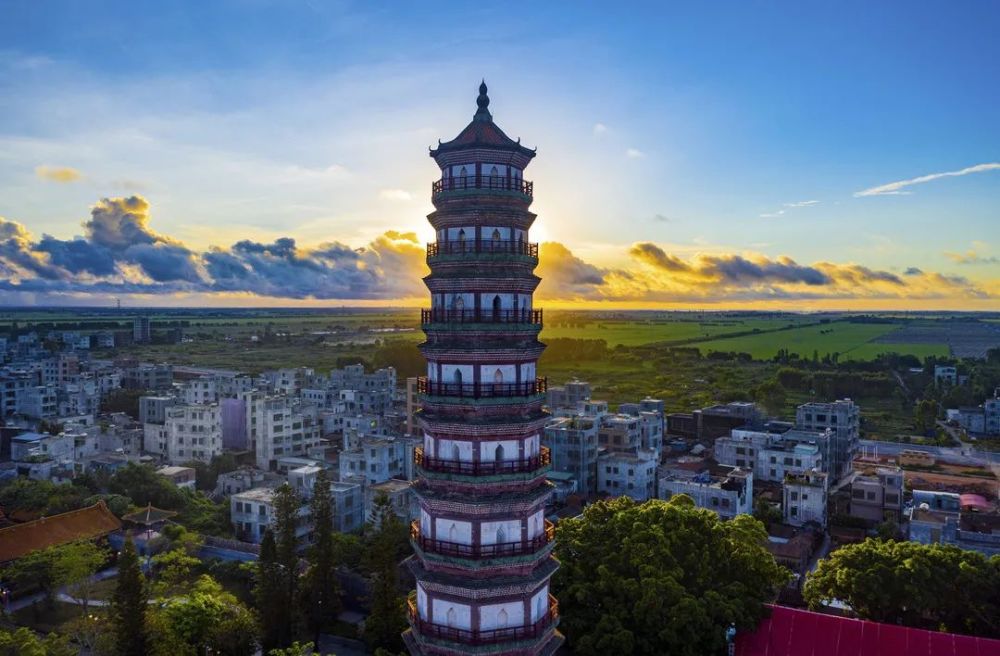 雷州三元塔:躲在小城里的美丽宝塔,真的令人震撼!_腾讯新闻