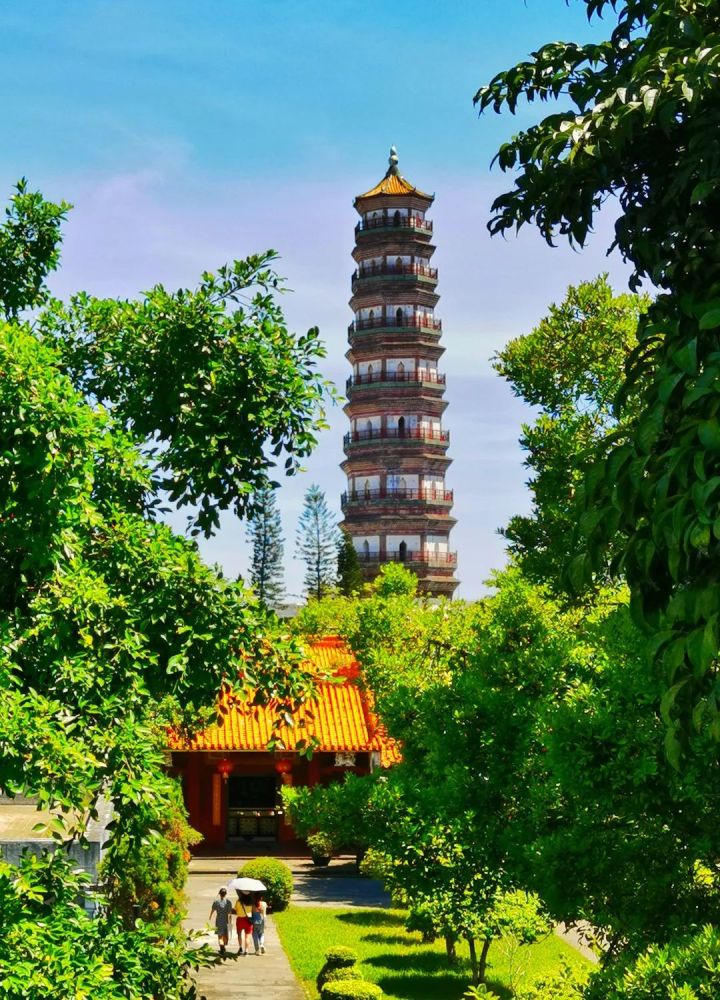 雷州三元塔:躲在小城里的美丽宝塔,真的令人震撼!_腾讯新闻