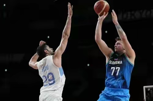 斯洛文尼亚_体育 东契奇打疯了！48＋11＋5，NBA第一人！打脸美国梦之队