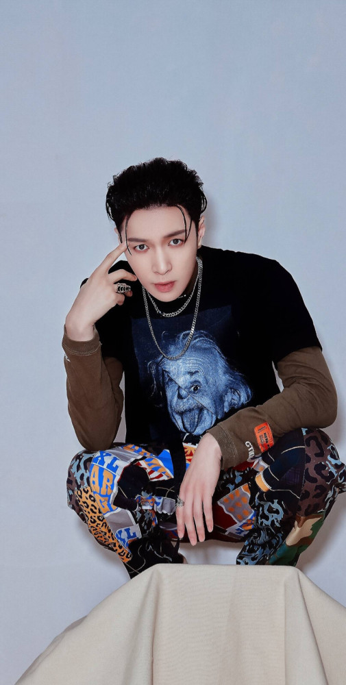 张艺兴lay:他身上兼具成熟和少年感 好像一段皎洁的光