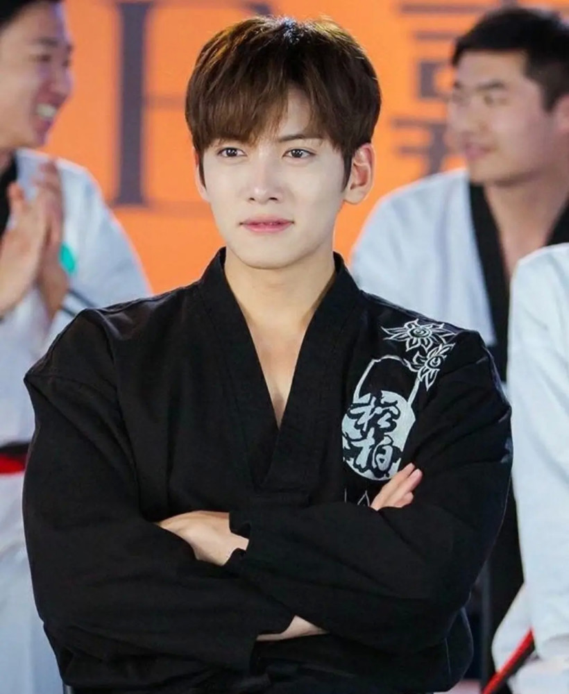 韩网热议韩星池昌旭确诊新冠暂停安娜拉苏玛娜拉录制