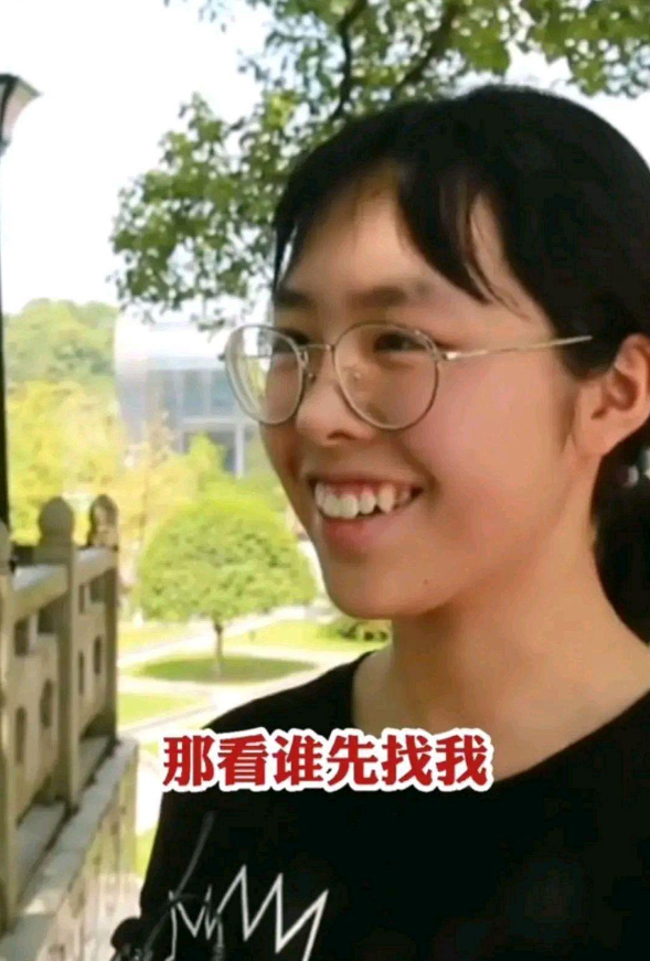有人问佘欣然你想选清华还是北大她平静地说要看谁先来找我