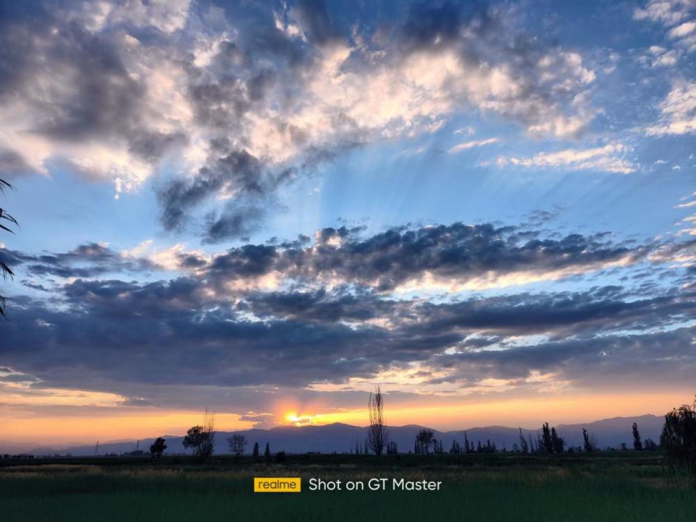 realme gt大师探索版:2500-3000档拍照和质感最好的骁龙870手机