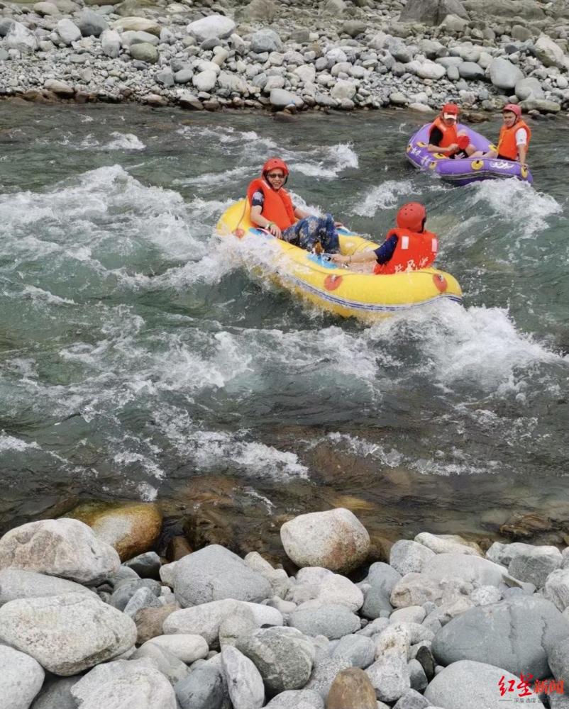 清爽度爆表快到都江堰虹口漂流休闲一夏