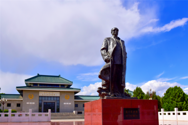 与历史对话乌兰夫纪念馆