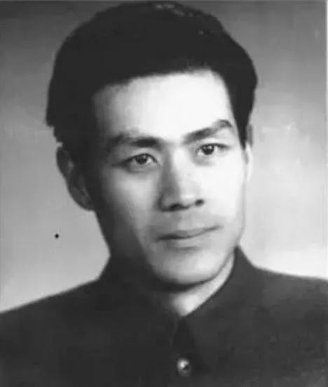 蓝天野的潜伏传奇18岁入地下党成特工伪装国民党少校送信