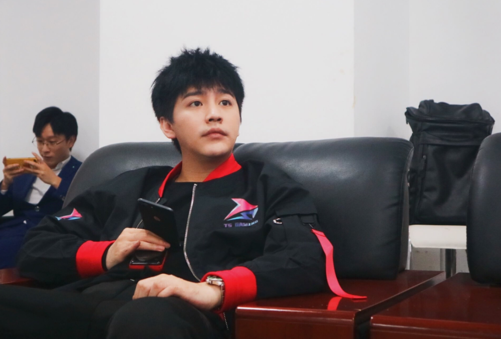 阿泰kpl无冠,组建的at战队又被nw惨虐,粉丝大失所望