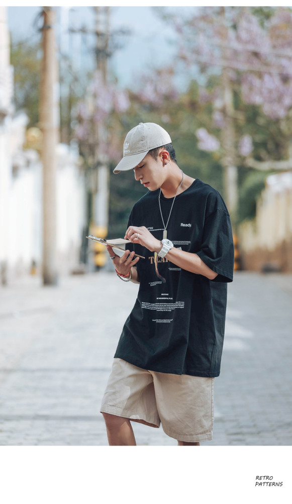 get抽象印花穿搭,秒变日系文艺青年