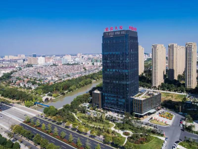 猛进如潮匠心鸿翔鸿翔房产的品牌发展之路