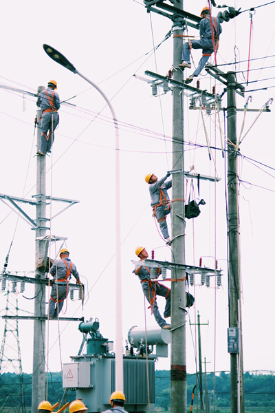 烈日下的劳动者:不畏"烤"验 "暑"你最美