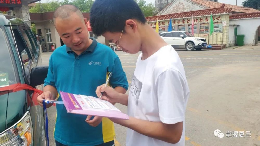 朱雨辉签收清华录取通知书朱雨辉被清华大学土木类专业(类)录取收到