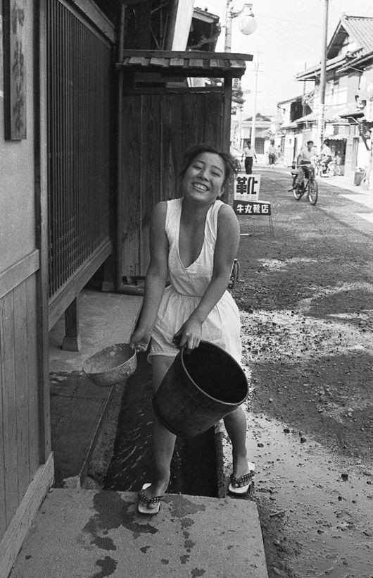 据说是昭和30年代在日本拍摄的一组展现日本民间状态的老照片