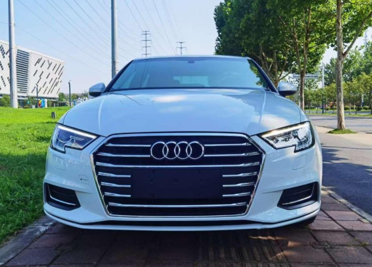 为什么大街上豪车越来越多，身边亲戚朋友收入并没有明显提高？