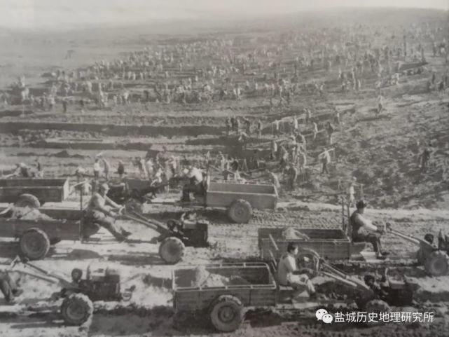 图二:1951年,苏北灌溉总渠施工现场.