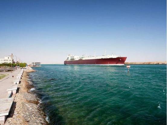 民众希望给苏伊士运河装红绿灯,运河总是拥堵,问题到底出在哪?