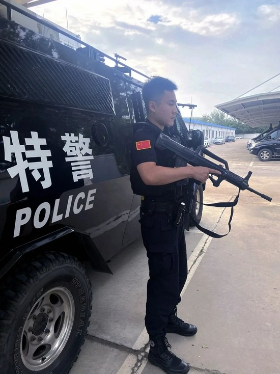 火了96年天津特警小哥哥不只是帅而已