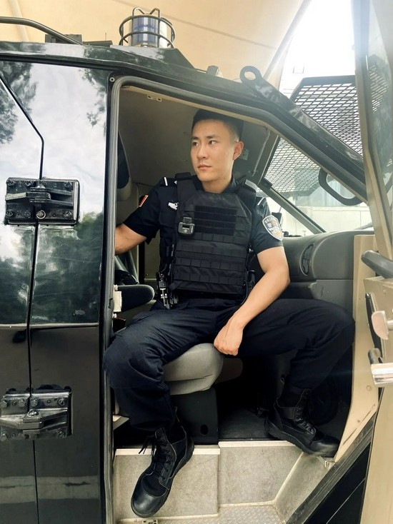 火了96年天津特警小哥哥不只是帅而已