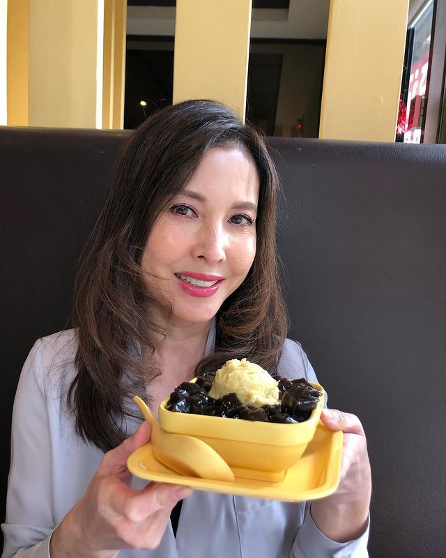 53岁李婉华近照曝光,曾与何家劲相恋,如今越来越像周慧敏_腾讯新闻