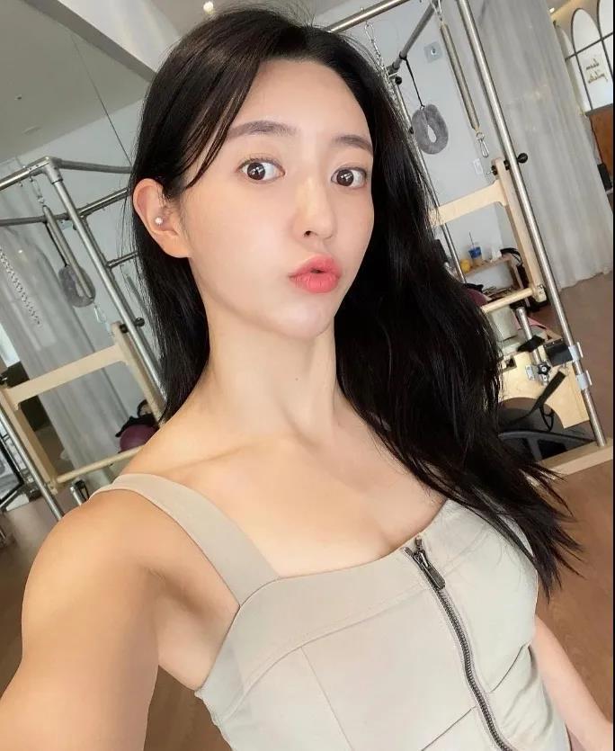 田径李英爱身材曲线真夸张!连偶像女团看了都要自卑,不出道可惜了