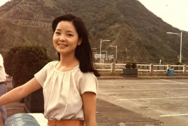 邓丽君:一生四段恋情,被成龙伤害,去世26年后男友们现状如何?