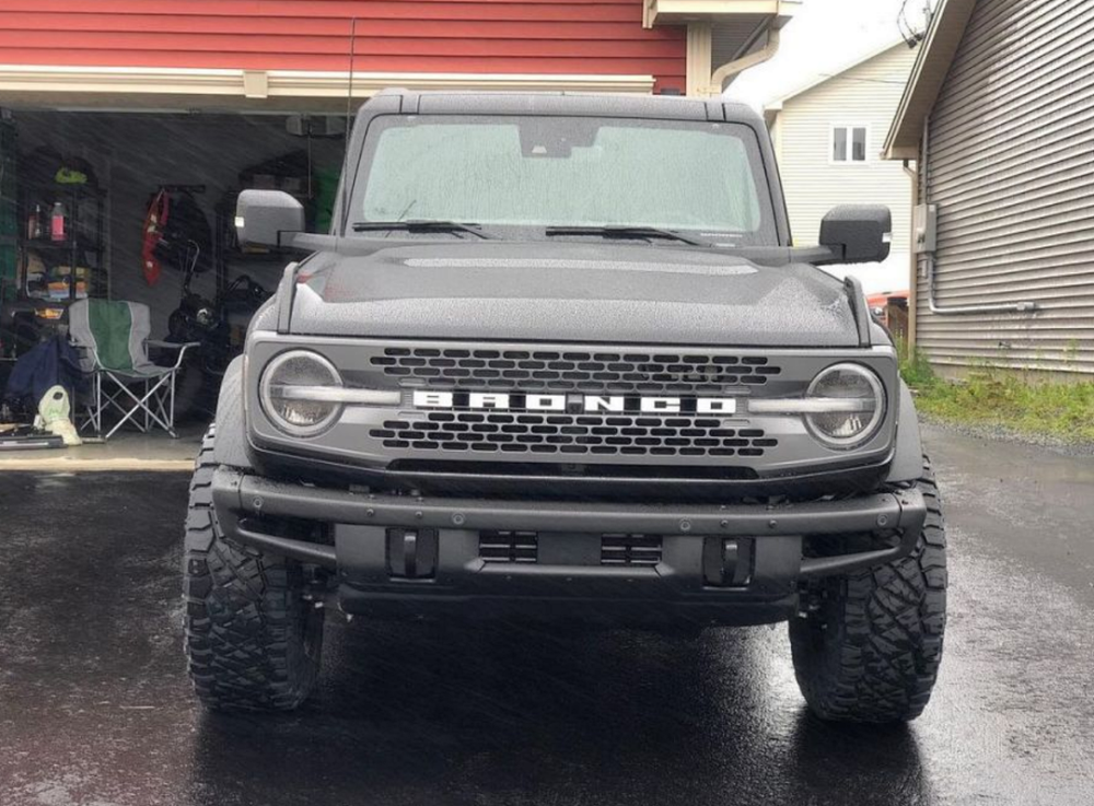 纯黑版福特“烈马”，素车比坦克300气场足，科技感不如国产