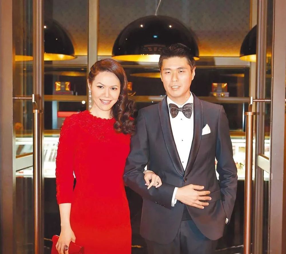 李坤仪,赵赞凯夫妇资料图亲李人士表示,李登辉生前居住地翠山庄原本是