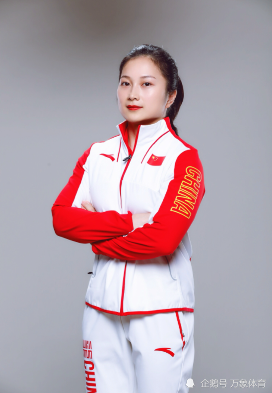 仅差1公斤!廖秋云爆冷夺银,教练战术失误,6把成功仍错失金牌