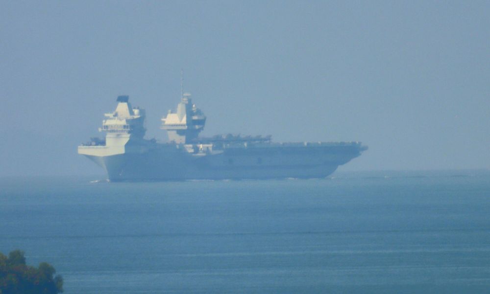 航行两个多月 英航母战斗群进入南海