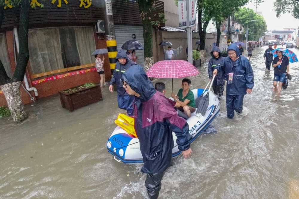 海曙古林水位上涨,群众紧急转移