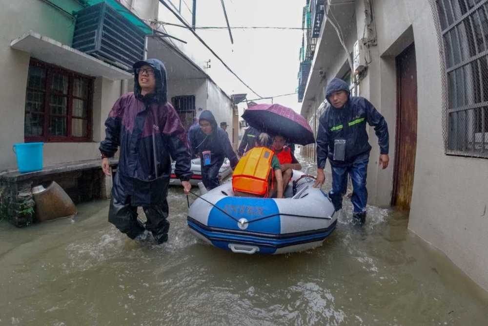 海曙古林水位上涨,群众紧急转移