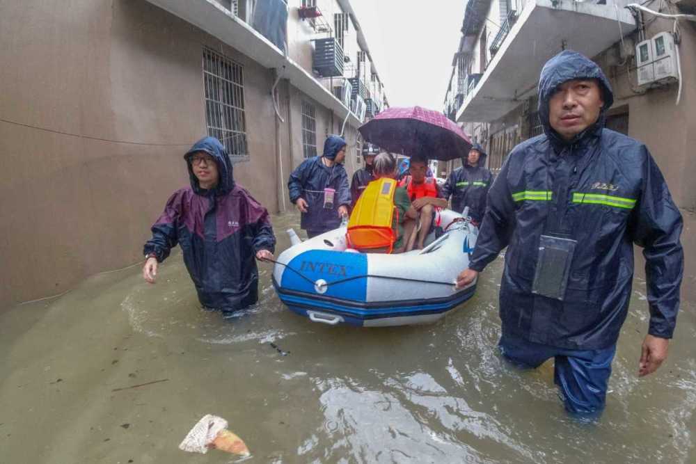 海曙古林水位上涨,群众紧急转移