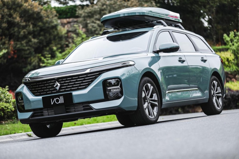 这款国产旅行车有意思，车内自带一张床，出门省了酒店钱